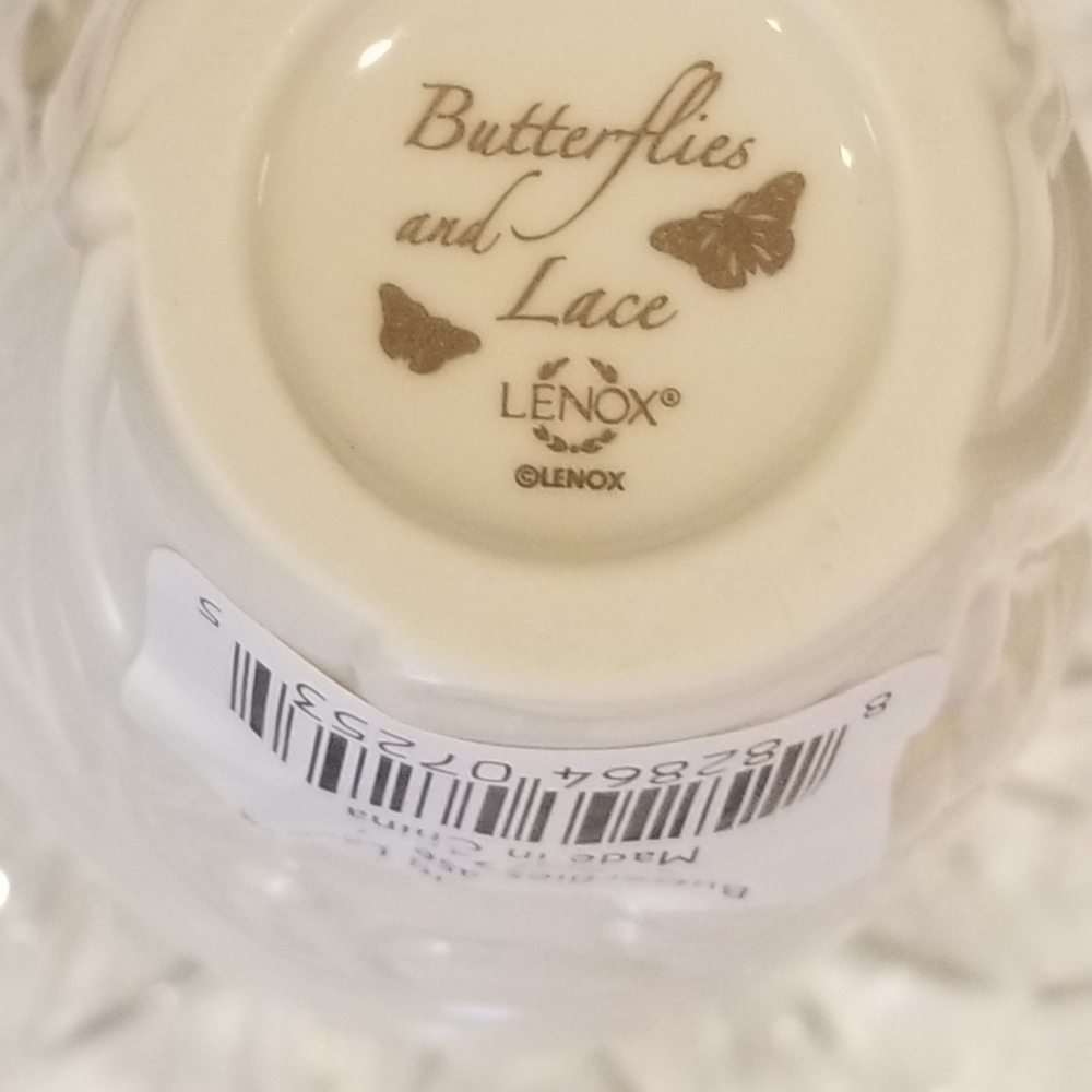 Lenox Ivory Vase Butterfly&Lace Motif. Accented In 24K Gold. Retired Pattern. 8" - Picture 5 of 7